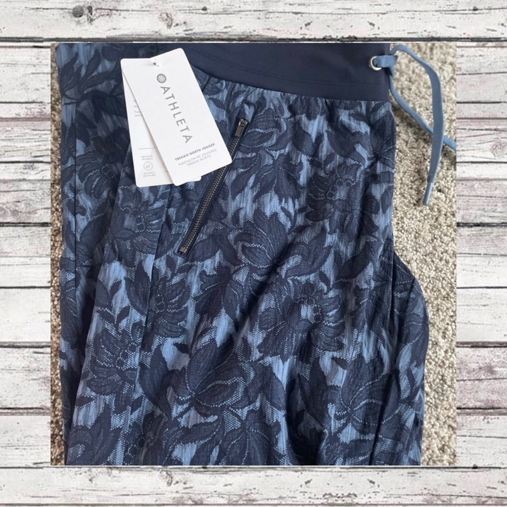 ATHLETA TREKKIE NORTH JOGGER IN ETHERAL BLOOM COTTAGE BLUE NWT